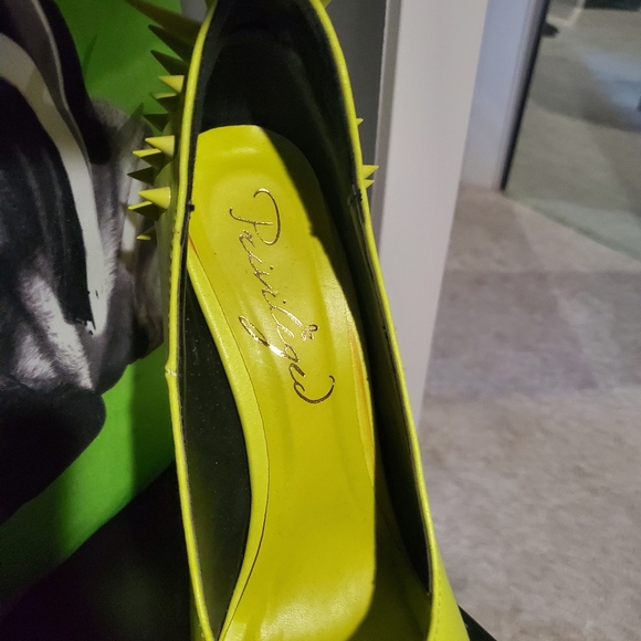 Privileged Anti Gravity Heels - Picture 3 of 3